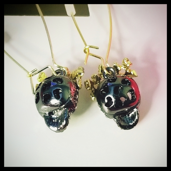 Betsey Johnson Dark Shadows Pave Skull Earrings - Picture 4 of 9